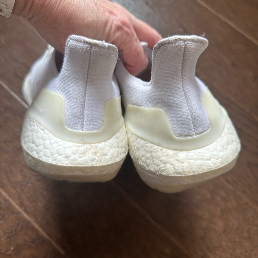 Adidas Ultraboost shoes - Picture 4 of 7
